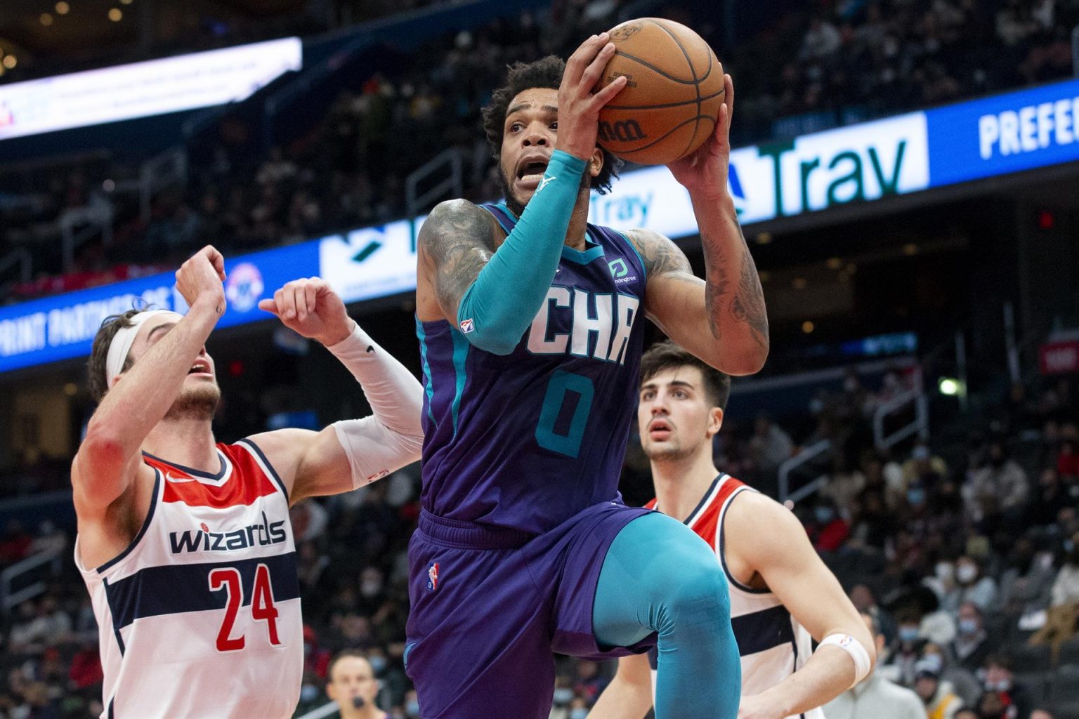 Fotografía de archivo de Miles Bridges (C) de Charlotte Hornets. EFE/EPA/MICHAEL REYNOLDS