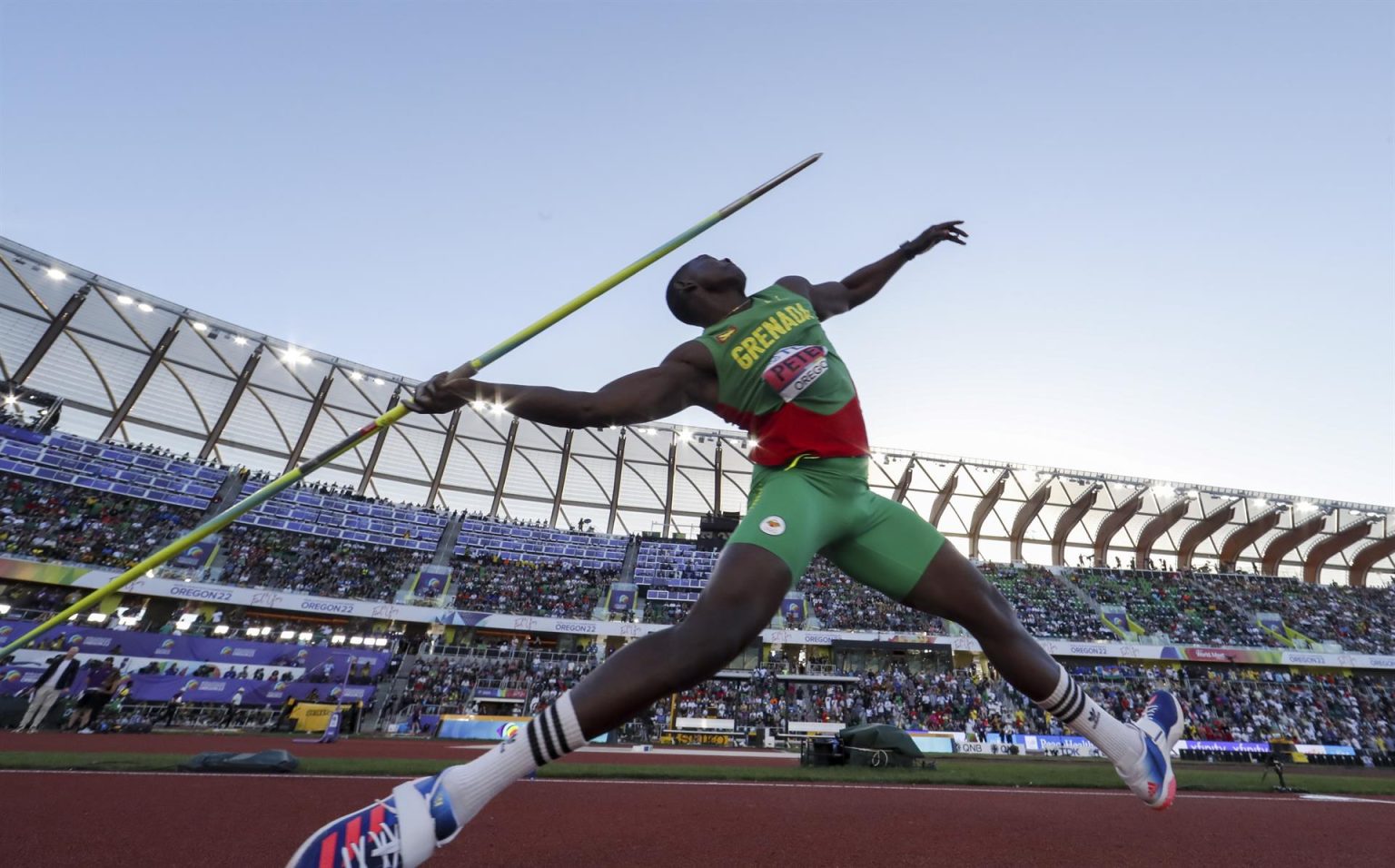 El granadense Anderson Peters compite en la final de lanzamiento de jabalina en el Campeonato Mundial de Atletismo Oregon22 en Hayward Field en Eugene, Oregón (EE.UU.), este 23 de julio de 2022. EFE/EPA/Robert Ghement