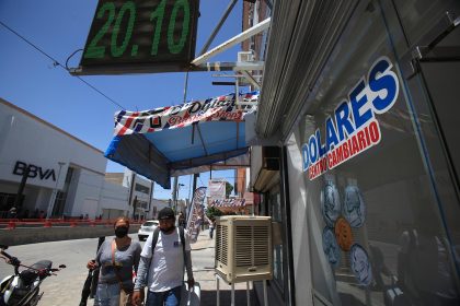 Vista exterior de una casa de cambio, el 19 de julio de 2022, en Ciudad Juárez, estado de Chihuahua (México).  EFE/ Luis Torres