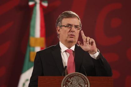 El Secretario de Relaciones Exteriores, Marcelo Ebrard, hoy durante su participación en una conferencia de prensa matutina del presidente de México, Andrés Manuel López Obrador en Palacio Nacional, en Ciudad de México (México). EFE/Mario Guzmán