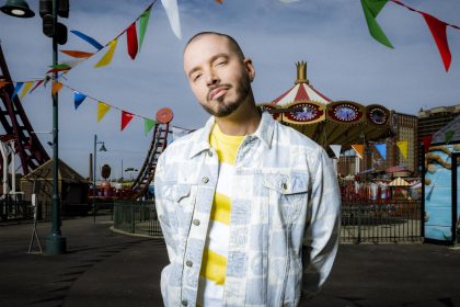 Fotografía cedida por Univision donde aparece el reguetonero colombiano J Balvin, una de las grandes estrellas del género urbano latino, quien actuará y recibirá un galardón en los Premios Juventud 2022, a celebrarse el próximo jueves en el Coliseo de Puerto Rico en San Juan. EFE/Univision /SOLO USO EDITORIAL /NO VENTAS /SOLO DISPONIBLE PARA ILUSTRAR LA NOTICIA QUE ACOMPAÑA /CRÉDITO OBLIGATORIO