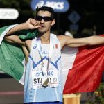 El italiano Massimo Stano celebra al ganar los 35km marcha masculina hoy, en los Campeonatos Mundiales de Atletismo en Eugene (EE.UU.). EFE/ Kai Forsterling