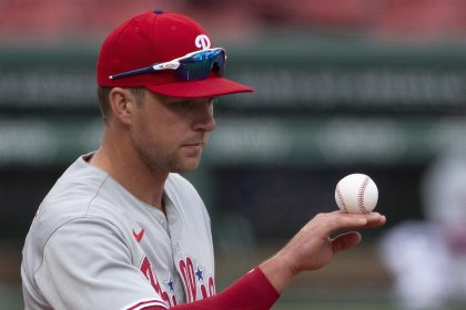 Fotografía de archivo en la que se registró al pelotero estadounidense Rhys Hoskins, primera base de los Filis de Filadelfia. EFE/CJ Gunther