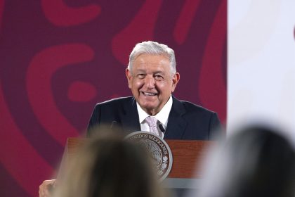 Fotografía cedida hoy, por la presidencia de México, del mandatario mexicano, Andrés Manuel López Obrador, durante una rueda de prensa en Palacio Nacional, de la Ciudad de México (México). EFE/Presidencia de México/SOLO USO EDITORIAL/SOLO DISPONIBLE PARA ILUSTRAR LA NOTICIA QUE ACOMPAÑA(CRÉDITO OBLIGATORIO)