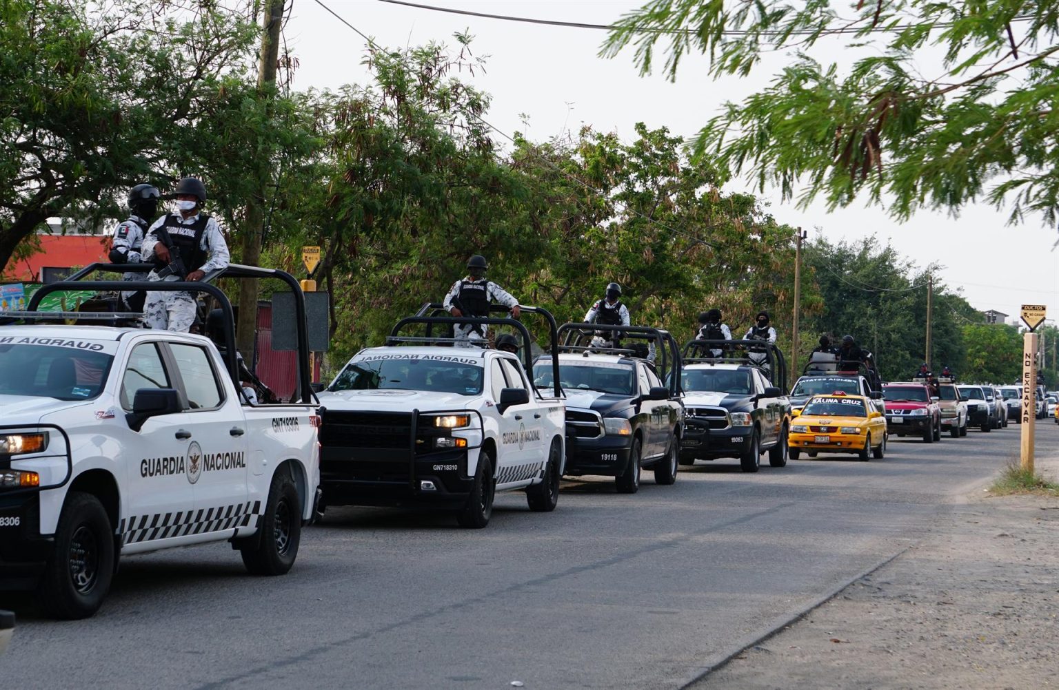 Integrantes de la Guardia Nacional y de la Policía Estatal patrullan una comunidad de Oaxaca. Imagen de archivo. EFE/Daniel Ricardez