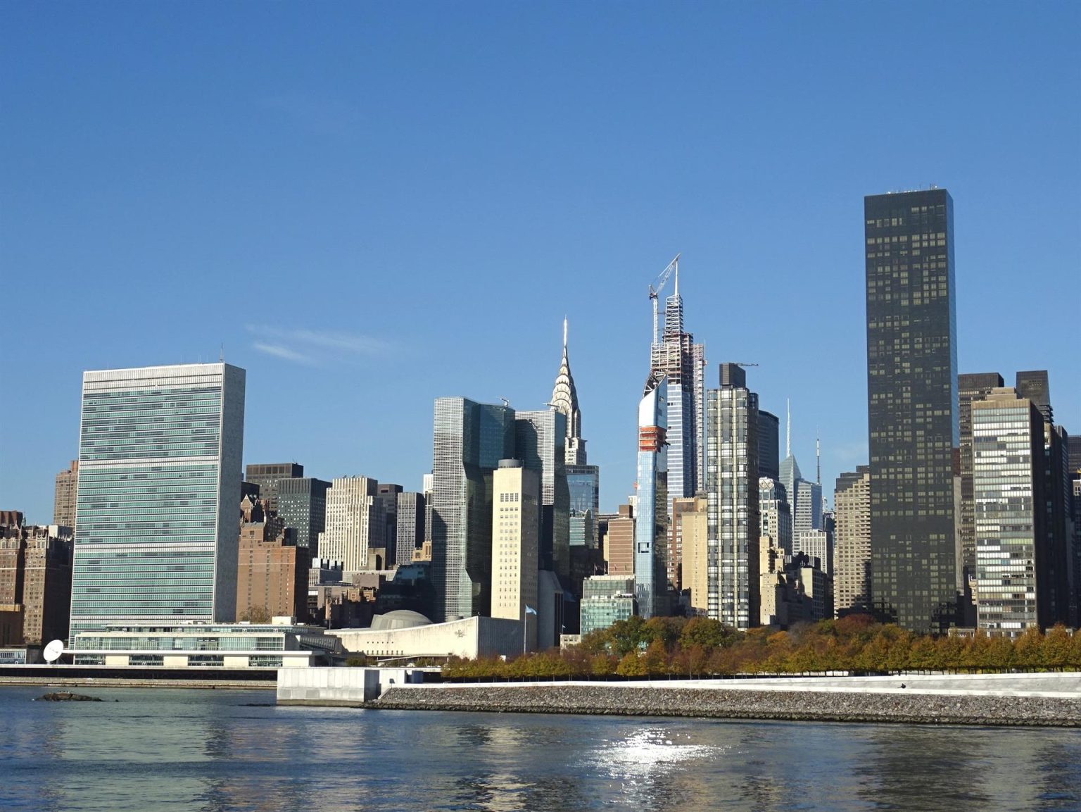 Fotografía de archivo donde se aprecia la silueta de los rascacielos de la ciudad de Nueva York (EEUU). EFE/Jorge Fuentelsaz