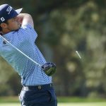 Fotografía de archivo en la que se registró al golfista estadounidense J.T. Poston, quien acumula 15 golpes bajo par al final de la segunda ronda y lidera el torneo John Deere Classic. EFE/Tannen Maury