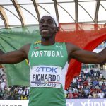 Pedro Pichardo de Portugal celebra tras ganar la final del salto triple en el Campeonato Mundial de Atletismo Oregon22 en Hayward Field en Eugene, Oregón (EE.UU.), este 23 de julio de 2022. EFE/EPA/Robert Ghement