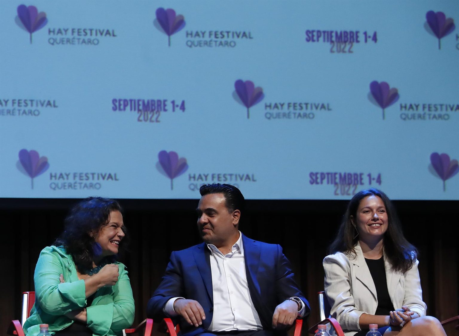 (i-d) La directora internacional del Hay Festival, Cristina Fuentes, el alcalde de Querétaro, Luis Bernardo Nava Guerrero, y la secretaria de turismo del estado de Querétaro, Mariela Morán Ocampo, participan hoy en una rueda de prensa en el Centro Cultural de España en la Ciudad de México (México). EFE/Alex Cruz