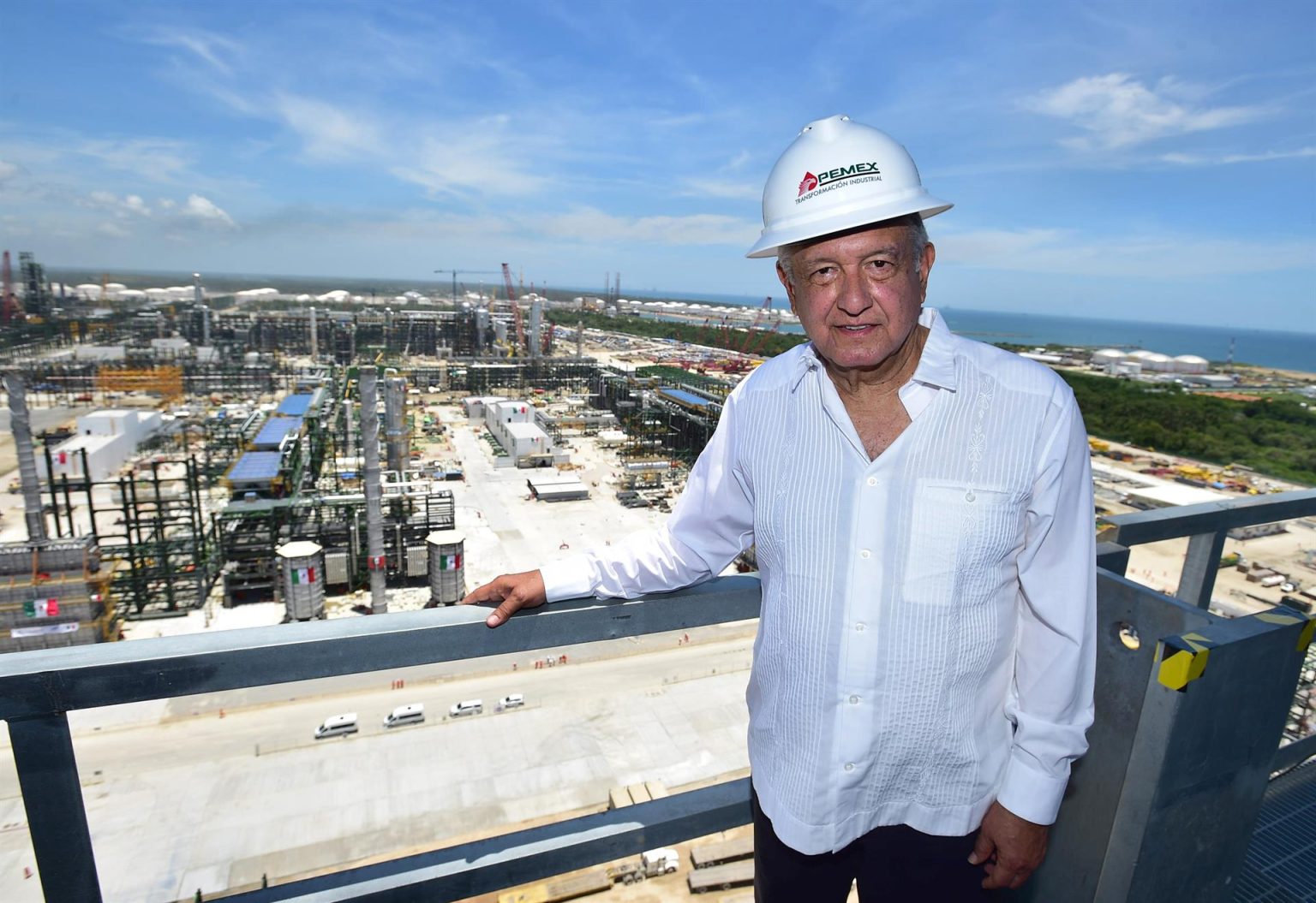 Fotografía cedida hoy por la presidencia de México del mandatario mexicano, Andrés Manuel López Obrador, donde se observa la Refinería Dos Bocas, en el municipio de Paraíso en Tabasco (México). EFE/Presidencia de México/SOLO USO EDITORIAL/SOLO DISPONIBLE PARA ILUSTRAR LA NOTICIA QUE ACOMPAÑA(CRÉDITO OBLIGATORIO)