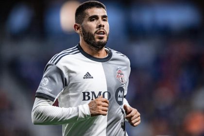 Fotografía del 4 de mayo de 2022 cedida por el Inter Miami CF donde aparece el centrocampista español Alejandro Pozuelo del Toronto FC durante un partido contra el FC Cincinnati. EFE/Inter Miami CF