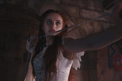 Fotografía cedida por The Walt Disney Studios que muestra a la actriz Joey King durante una escena de la película "The Princess". EFE/ The Walt Disney Studios / SOLO USO EDITORIAL/ SOLO DISPONIBLE PARA ILUSTRAR LA NOTICIA QUE ACOMPAÑA (CRÉDITO OBLIGATORIO)