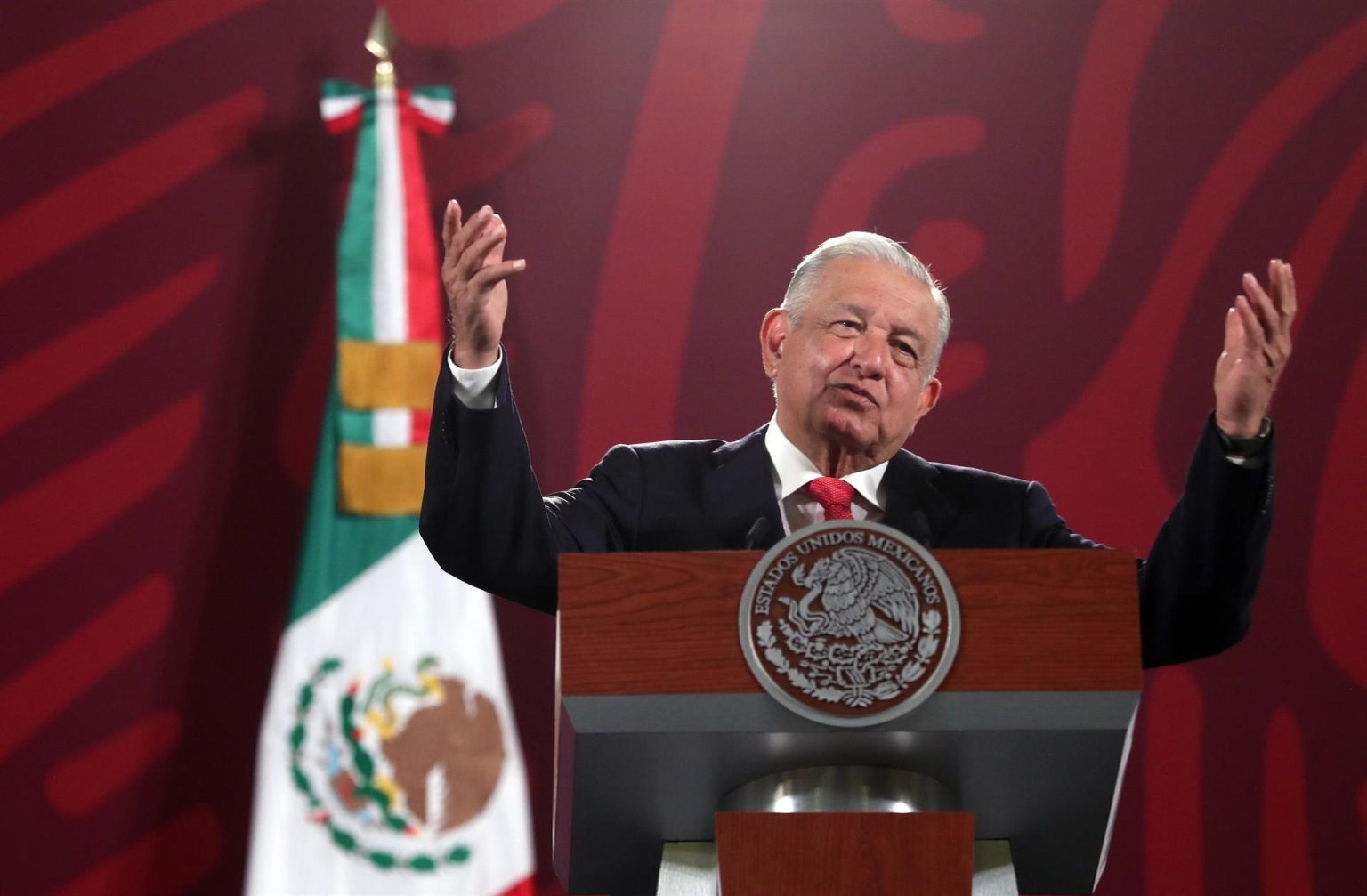 El presidente mexicano, Andrés Manuel López Obrador, habla hoy durante una conferencia de prensa en el Palacio Nacional de la Ciudad de México (México). EFE/Sáshenka Gutiérrez