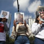 Familiares de desaparecidos se manifiestan hoy en el marco del Día Internacional de las Víctimas de Desapariciones Forzadas, en Ciudad de México (México). EFE/Sáshenka Gutiérrez