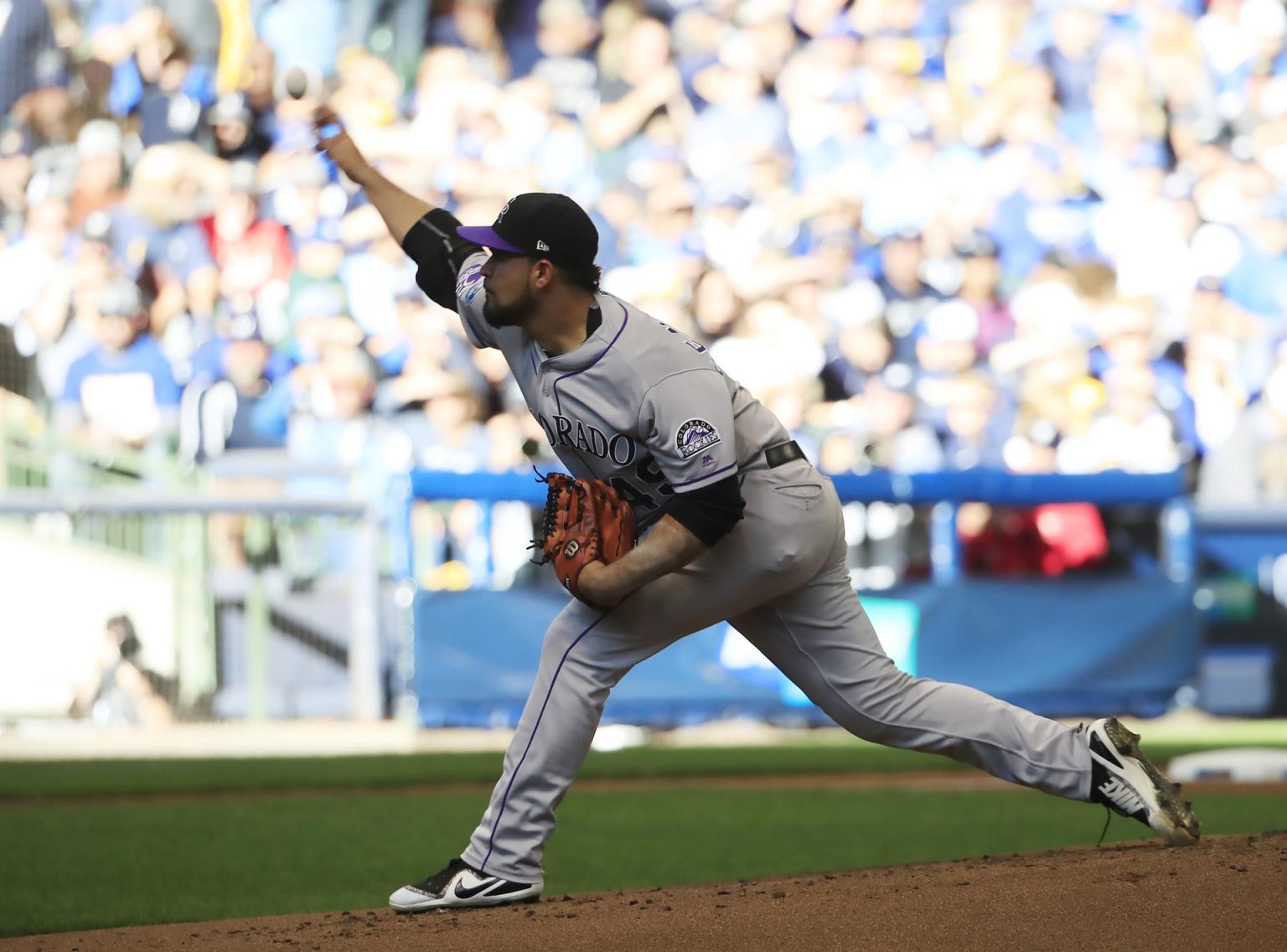 El lanzador venezolano Antonio Senzatela de los Rockies de Colorado, en una fotografía de archivo. EFE/Tannen Maury