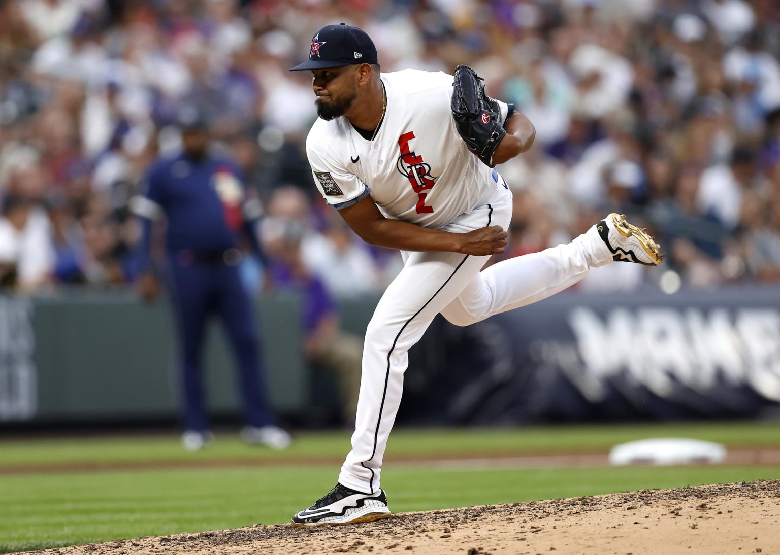 Fotografía de archivo del venezolano lanzador de los Rockies de Colorado en las Grandes Ligas, Germán Márquez. EFE/EPA/JOHN G. MABANGLO