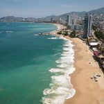 Fotografía aérea tomada con un dron que muestra una vista general de la Bahía de Acapulco, en el estado de Guerrero (México). Imagen de archivo. EFE/ David Guzmán