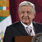 Fotografía cedida por la Presidencia de México del mandatario mexicano, Andrés Manuel López Obrador, durante una rueda de prensa en el Palacio Nacional, en Ciudad de México (México). EFE/ Presidencia De México / SOLO USO EDITORIAL/ SOLO DISPONIBLE PARA ILUSTRAR LA NOTICIA QUE ACOMPAÑA (CRÉDITO OBLIGATORIO)