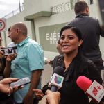 La presidenta municipal de Tijuana, Montserrat Caballero, habla a la prensa hoy, en la ciudad de Tijuana, estado de Baja California (México). EFE/ Joebeth Terriquez