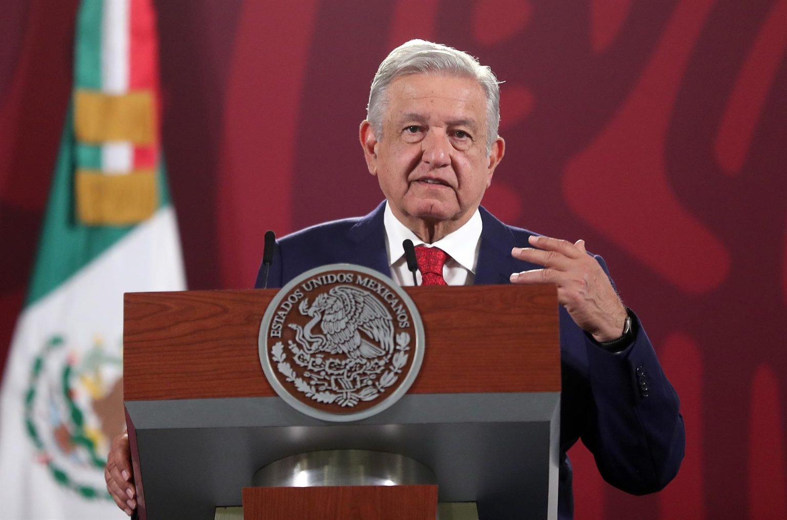 El presidente de México, Andrés Manuel López Obrador, habla durante una rueda de prensa hoy, en el Palacio Nacional, en Ciudad de México (México). EFE/Sáshenka Gutiérrez