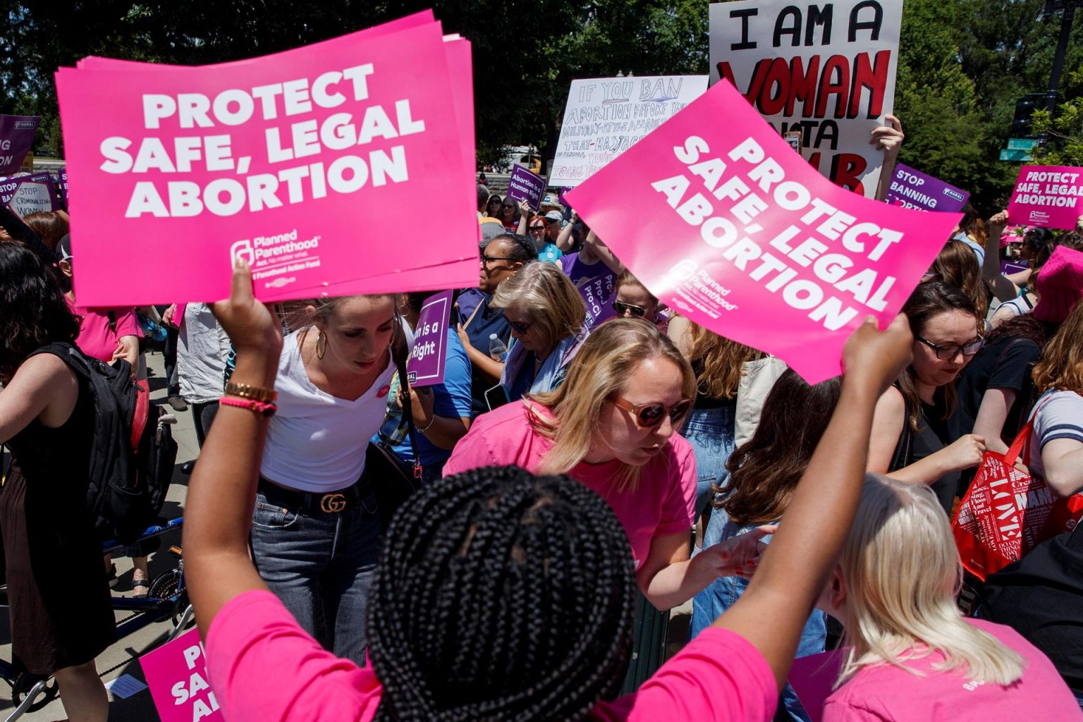 A finales de junio, el Tribunal Supremo, de mayoría conservadora, revocó "Roe versus Wade" con lo que acabó con la protección federal al aborto y dio permiso a los estados para fijar sus propias reglas. Imagen de archivo. EFE/ Shawn Thew