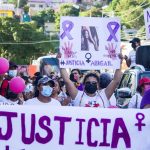 Familiares y amigas de Abigail Hay Urrutia marchan hoy, en el municipio de Salina Cruz, Oaxaca (México). EFE/ Daniel Ricardez