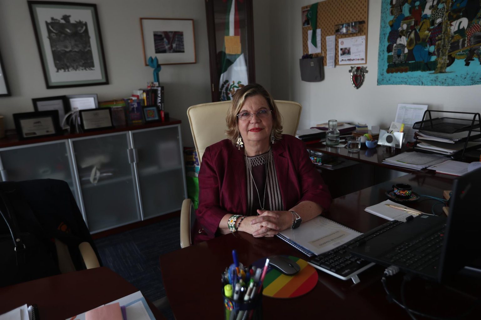 La presidenta del Instituto Nacional de las Mujeres, Nadiene Gasman, posa durante una entrevista con Efe, el 4 de agosto de 2022, en Ciudad de México (México). EFE/ Sáshenka Gutiérrez