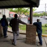 Al menos 97 trabajadores fueron detenidos en la redada y los grupos de derechos humanos denunciaron que decenas de niños y niñas habían quedado en las calles cuando sus familiares no fueron a recogerlos de las escuelas. Imagen de archivo. EFE/EPA/MICHAEL REYNOLDS