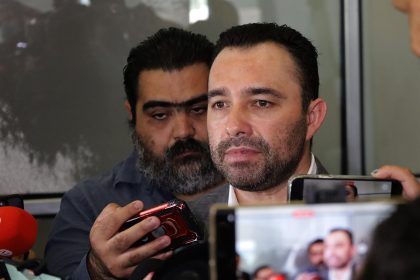 El fiscal general del estado, Ivan Carpio habla hoy, durante una rueda de prensa en la ciudad de Tijuana, en Baja California (México). EFE/Joebeth Terriquez