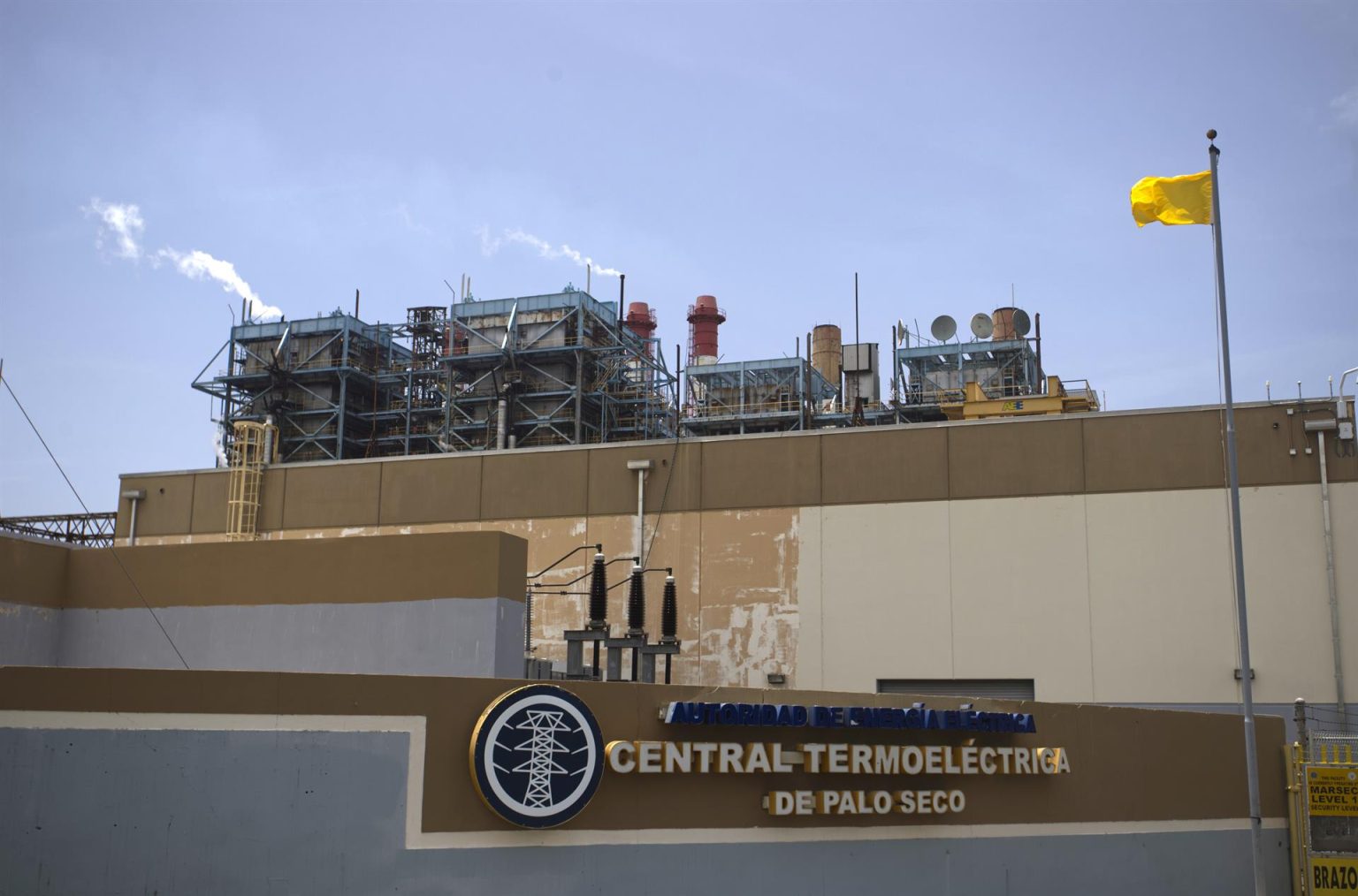 Fotografía donde se aprecia una pared de la Central Termoeléctrica de Palo Seco en Toa Baja, Puerto Rico. Imagen de archivo. EFE/ Thais Llorca