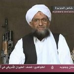 Fotografía de archivo del 9 de septiembre de 2004 que muestra una captura a una cinta de vídeo en la que aparece Ayman al-Zawahiri, entonces mano derecha de Osama bin Laden, durante una transmisión en Al-Jazeera TV desde una locación no revelada. EFE/ Ho / Al Jazeera ARCHIVO / EL LOGOTIPO DE AL JAZEERA NO DEBE SER RECORTADO O BLOQUEADO DE LA FOTO / SÓLO USO EDITORIAL/SÓLO DISPONIBLE PARA ILUSTRAR LA NOTICIA QUE ACOMPAÑA (CRÉDITO OBLIGATORIO)