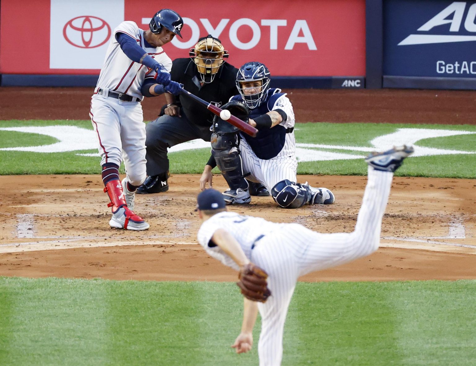 El tercera base de los Atlanta Braves Ehire Adrianza, en una fotografía de archivo. EFE/EPA/Jason Szenes