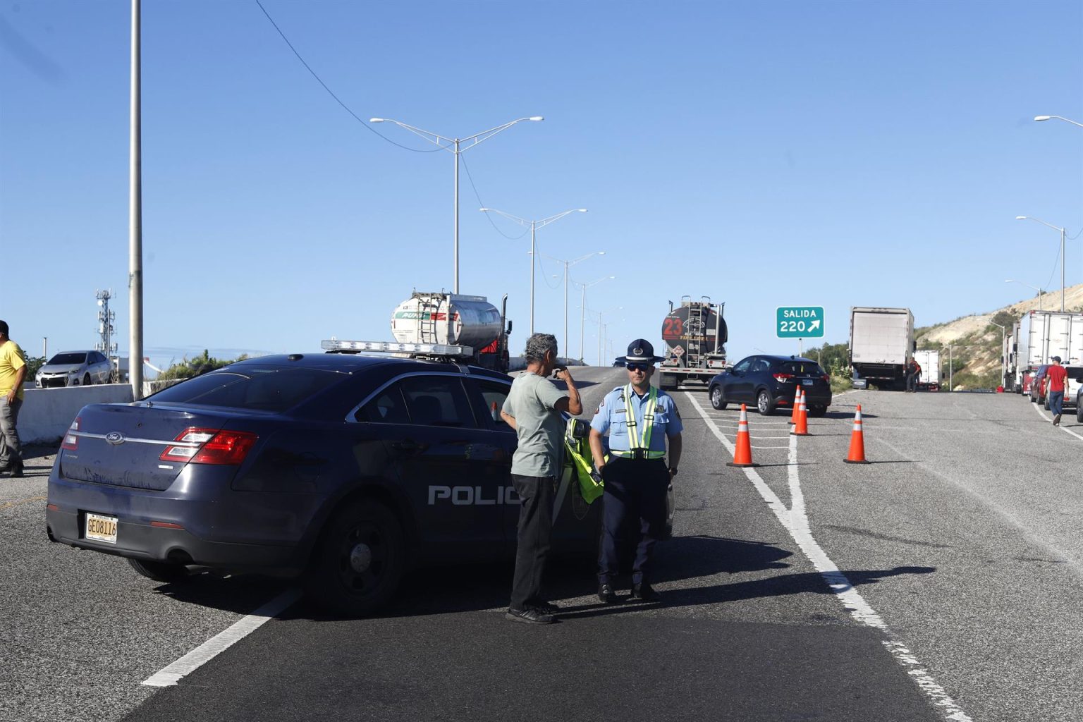 Fotografía de archivo de un agente de policía en Puerto Rico. EFE/ Thais Llorca