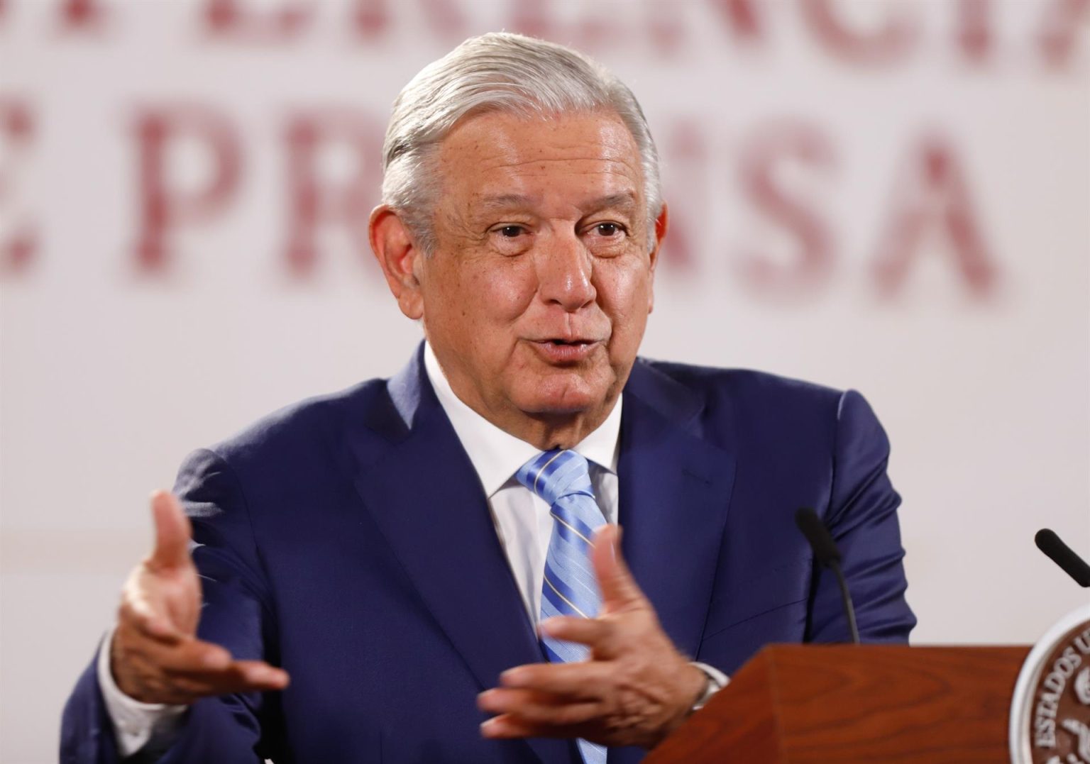 El presidente de México Andrés Manuel López Obrador participa durante una rueda de prensa en Palacio Nacional en la Ciudad de México (México). EFE/ Isaac Esquivel