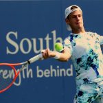 El tenista argentino Diego Schwartzman en acción ante Alex Molten de la República Eslovaca hoy, durante la primera ronda del Masters de Cincinnati 2022 en el Lindner Family Tennis Center de Mason, Ohio (EEUU). EFE/ Mark Lyons