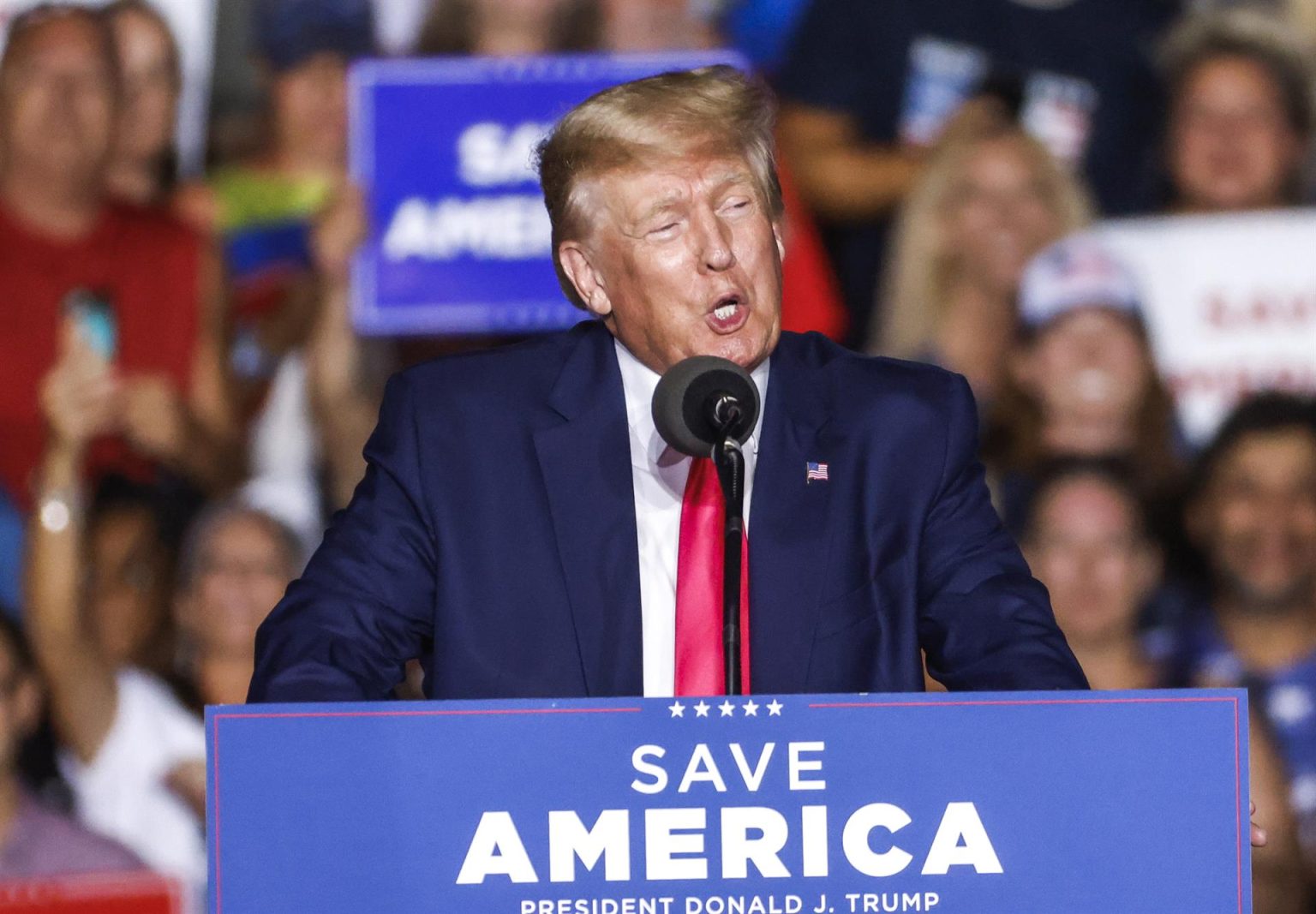 Imagen de archivo del expresidente estadounidense Donald Trump durante un acto electoral celebrado en Waukesha, Wisconsin, Estados Unidos. EFE/ Tannen Maury