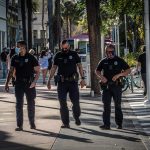 Vista de varios agentes de policía en Miami Beach, Florida. Imagen de archivo. EFE/Giorgio Viera