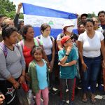 Migrantes centroamericanos partieron de la ciudad de Tapachula, con rumbo al municipio de Villa Comaltitlán, hoy en Chiapas (México). EFE/Juan Manuel Blanco