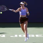 Paula Badosa de España en acción frente a Coco Gauff de Estados Unidos durante el torneo de San José, California (EE.UU.), este 5 de agosto de 2022. EFE/EPA/John G. Mabanglo