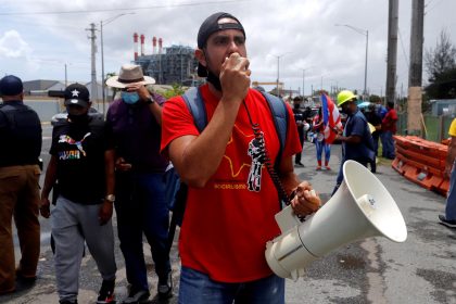 La protesta de hoy se suma varias que se han organizado en días recientes, específicamente en contra de Luma Energy frente a La Fortaleza, sede del Ejecutivo puertorriqueño, en el Viejo San Juan. Imagen de archivo. EFE/Thais Llorca