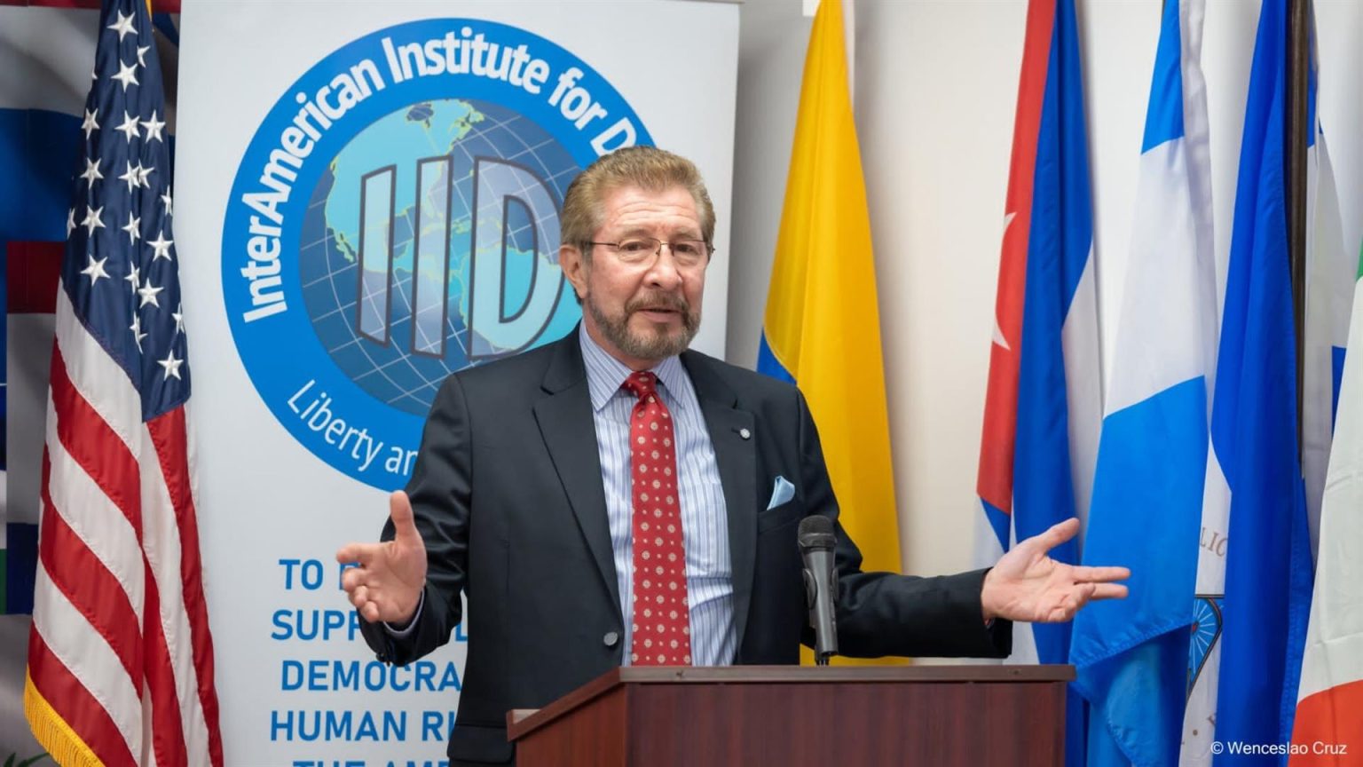 Fotografía cedida por Wenceslao Criz de Carlos Sánchez Berzaín durante un foro en el Instituto Interamericano para la Democracia en Miami (EE. UU). EFE/ Wenceslao Criz /Carlos Sánchez Berzaín/SOLO USO EDITORIAL/NO VENTAS/SOLO DISPONIBLE PARA ILUSTRAR LA NOTICIA QUE ACOMPAÑA/CRÉDITO OBLIGATORIO