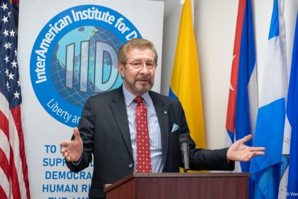 Fotografía cedida por Wenceslao Criz de Carlos Sánchez Berzaín durante un foro en el Instituto Interamericano para la Democracia en Miami (EE. UU). EFE/ Wenceslao Criz /Carlos Sánchez Berzaín/SOLO USO EDITORIAL/NO VENTAS/SOLO DISPONIBLE PARA ILUSTRAR LA NOTICIA QUE ACOMPAÑA/CRÉDITO OBLIGATORIO