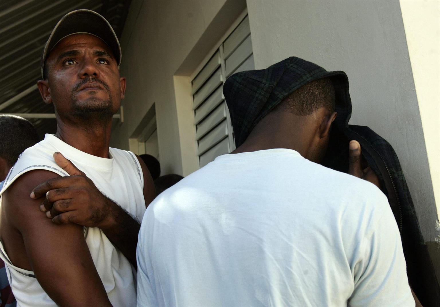 El grupo llegó a la isla de manera ilegal a bordo de una embarcación de 22 pies de eslora, de color blanco y con un motor 90 HP fuera de borda, según el comunicado de la Policía de Puerto Rico. Imagen de archivo. EFE/Orlando Barría