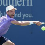 El tenista español Roberto Bautista Agut en acción ante Francisco Cerundolo de Argentina hoy, durante la primera ronda del Masters de Cincinnati 2022, en el Lindner Family Tennis Center de Mason, Ohio (EE.UU.). EFE/Mark Lyons