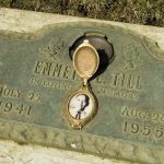 Fotografía de archivo de la lápida con la fotografía de Emmett Till, un adolescente negro asesinado en 1955 en el estado de Misisipi en uno de los episodios más brutales del racismo de EE.UU. EFE/TANNEN MAURY