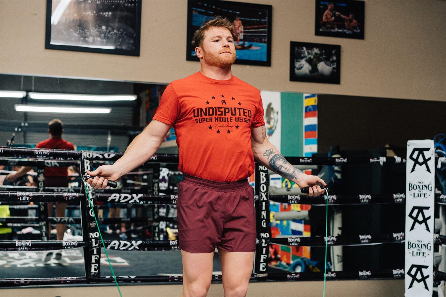 Fotografía cedida por Hennessy del boxeador mexicano Saúl "Canelo"Álvarez durante una sesión de entrenamiento. EFE/ Hennessy / SOLO USO EDITORIAL/ SOLO DISPONIBLE PARA ILUSTRAR LA NOTICIA QUE ACOMPAÑA (CRÉDITO OBLIGATORIO)