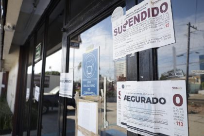 Fotografía de la entrada del hospital privado Jerusalem con sellos de suspensión, el 1 de agosto de 2022, en Tijuana (México). EFE/ Joebeth Terriquez