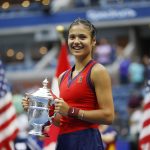 La británica Emma Raducanu celebra tras ganar el Abierto de EE.UU. de 2021, en una fotografía de archivo. EFE/John G. Mabanglo