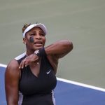 La tenista estadounidense Serena Williams fue registrada este lunes, al enfrentarse a la española Nuria Párrizas Díaz, durante un partido del Masters de Canadá, en Toronto (Canadá). EFE/Julio César Rivas