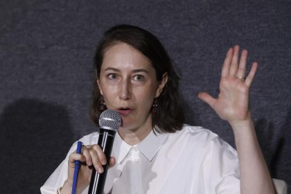 La directora general de la Gira Ambulante, Paulina Suárez, habla hoy, durante una conferencia de prensa en Ciudad de México (México).  EFE/Mario Guzmán